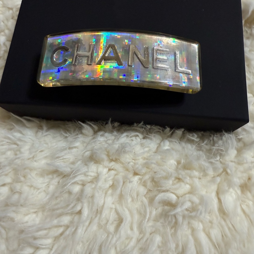 Chanel Iridescent Hair Clip - Picture 6 of 13